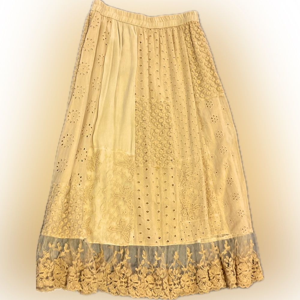 Elegant MAIZE Lace Skirt